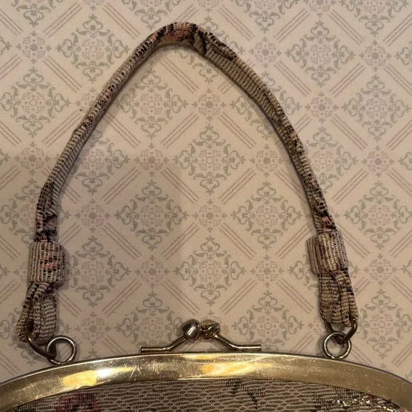 Vintage-Inspired Floral Clutch with Embellishments - Picture 2 of 15